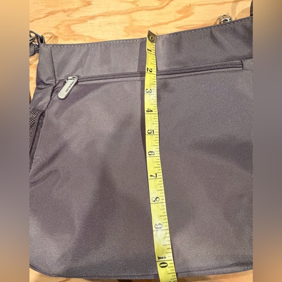 NWOT , anti theft Travelon crossbody , multiple zipper compartments - Picture 7 of 16
